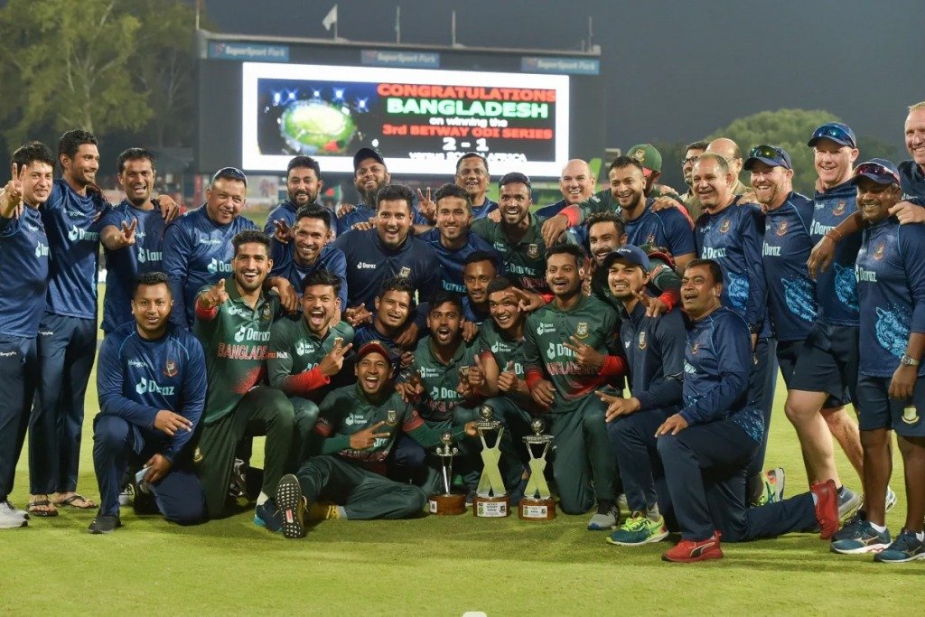 Bangladesh tops Pakistan in ODI rankings