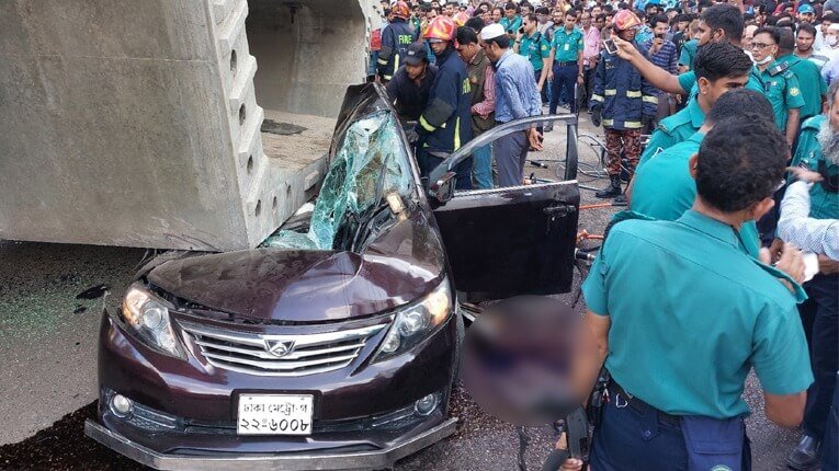 Five dies by BRT Infrastructure project girder falls on car