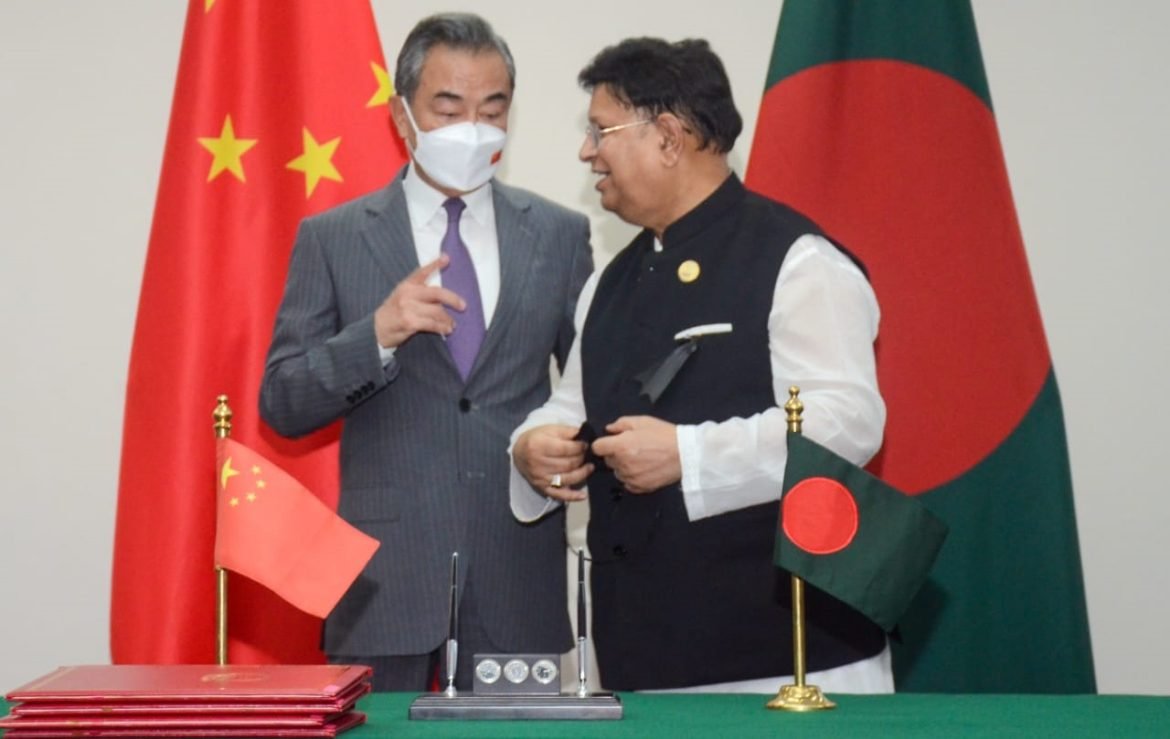 Bangladesh China foreign minister wang yi and Abdul Momen
