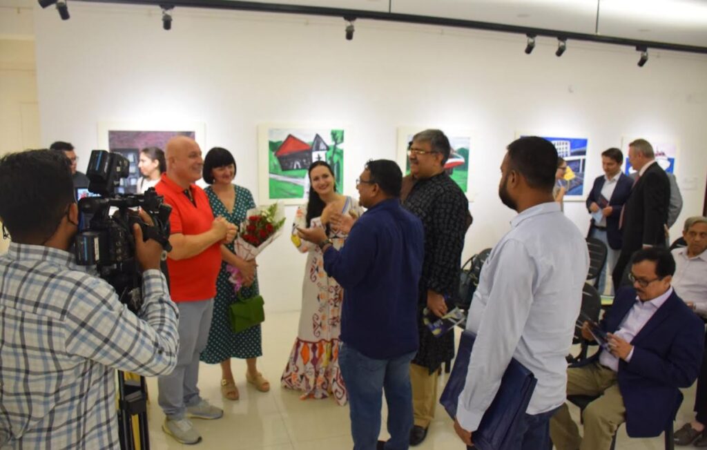 Solo painting exhibition by Russian Artist Yechina Sofya inaugurated in Dhaka