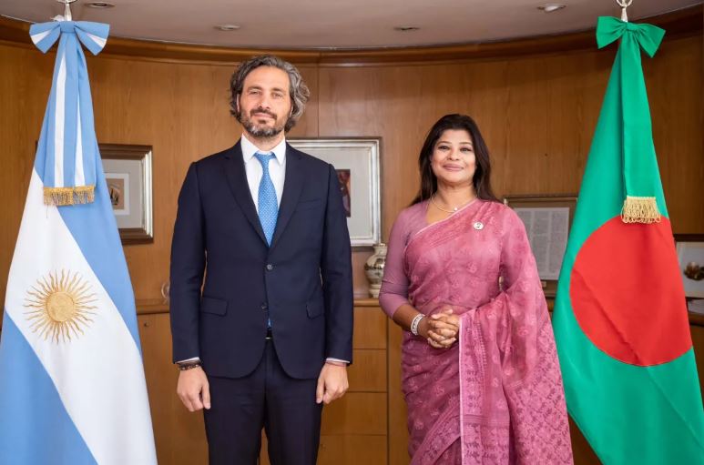Argentine foreign minister Santiago Cafiero and Bangladeshi ambassador to Brazil, Sadia Faizunnesa