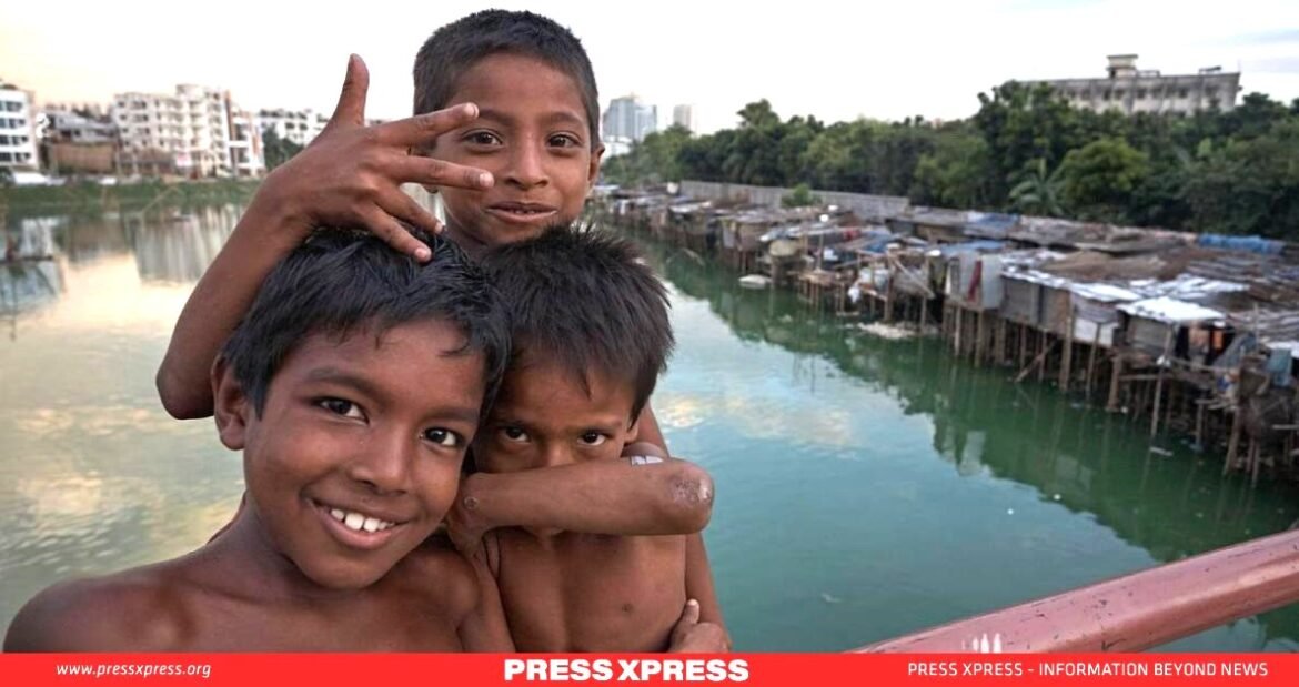 PM Sheikh Hasina Pledges a Free Dhaka Slum