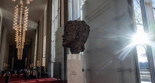 Trump Moves to Reshape Kennedy Center Leadership, Plans to Install Himself as Chair